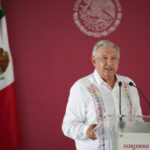 Aparecen mensajes de amenaza a bares de Cancún en unidades del sindicato de taxistas Andrés Quintana Roo