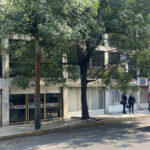 Trabajadores del sistema Bachilleres exigen devolución de 120 mdp frente al Palacio de Gobierno en Chetumal
