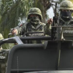 Detienen a dos hombres con drogas; investigan su participación en varios asesinatos en Cancún